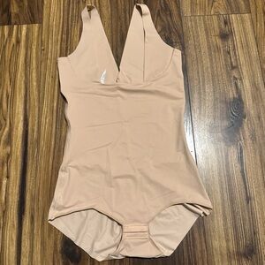 Leonisa Plunge Back Classic Sculpting Body Shaper Shapewear